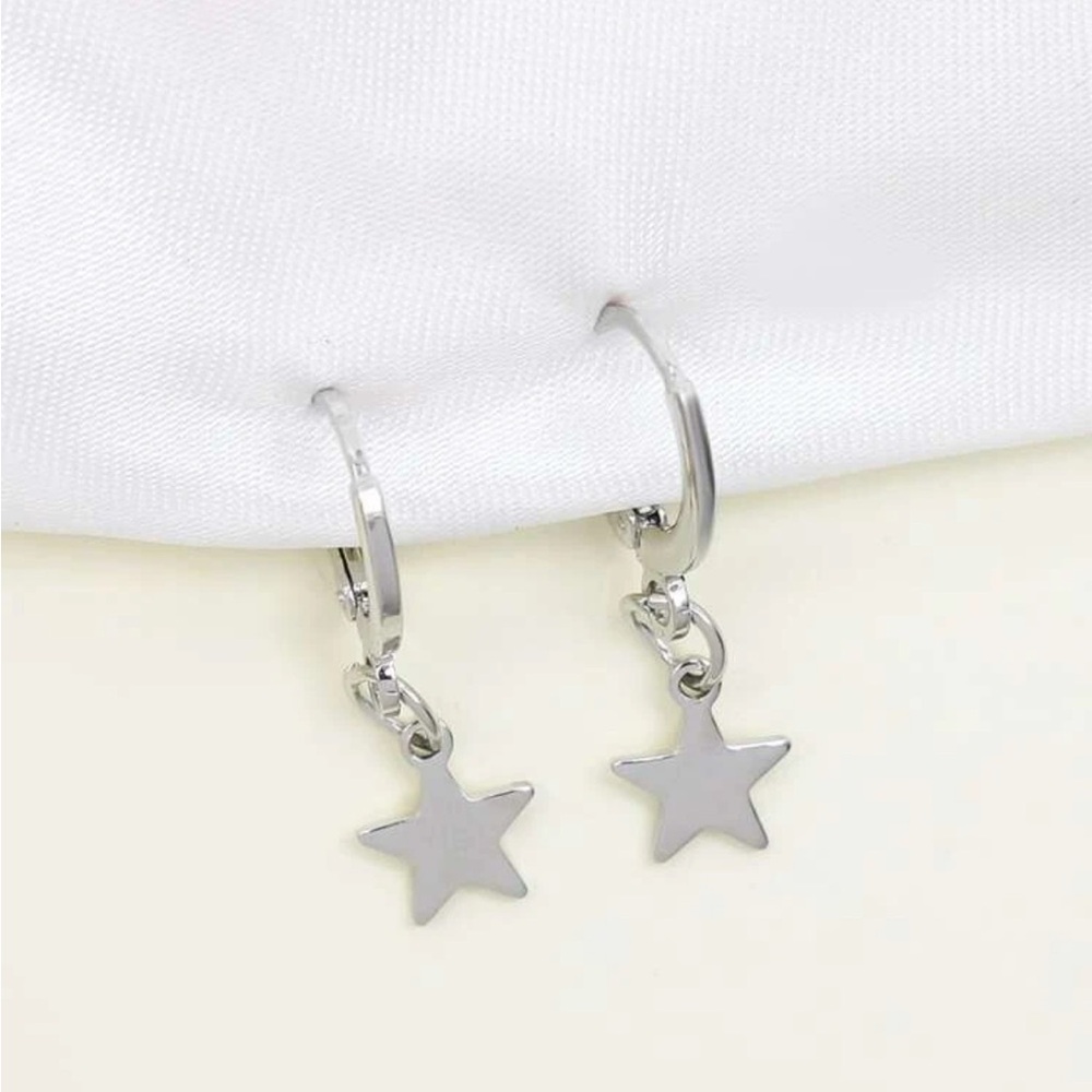 Free 🩷 with any $20 & up purchase- Silver Star Hoop Earrings
